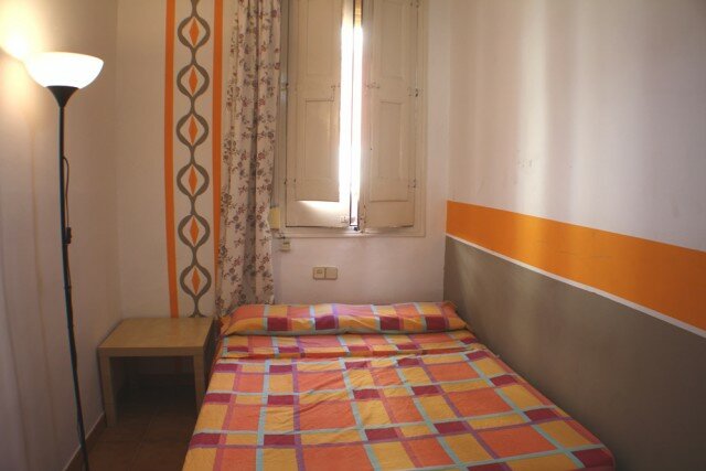 Parallel 1, Local neighborhood 5 min from La Rambla